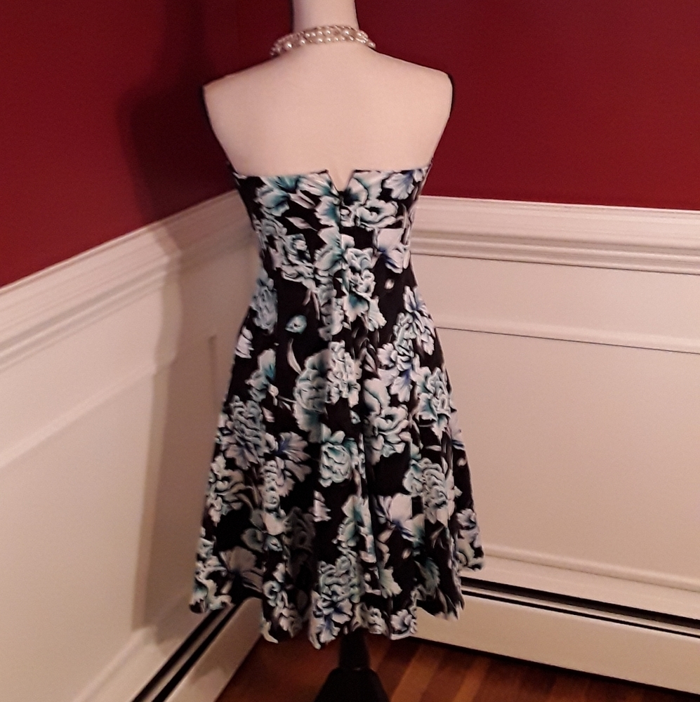 Dress - Picture 2 of 3